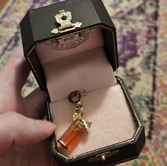 RARE Authentic Juicy Couture Tropical Cocktail Red Tea Charm With Umbrella & Box - Picture 5 of 11
